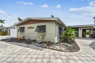11340 5th St E, Treasure Island, FL 33706 - Photo 2