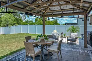 413 Royal Empress Dr, Ruskin, FL 33570 - Photo 2