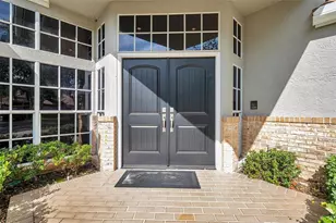 980 Live Oak Ave NE, Saint Petersburg, FL 33703 - Photo 2