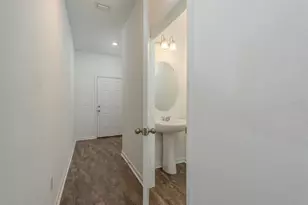 34847 Daisy Meadow Loop, Zephyrhills, FL 33541 - Photo 4