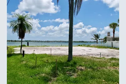 16003 5th Street E, Redington Beach, FL 33708 - Photo 4