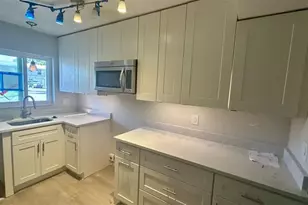 4570 Overlook Dr NE, Saint Petersburg, FL 33703 - Photo 6