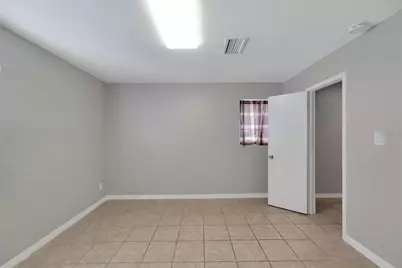 6110 N Suwanee Avenue, Tampa, FL 33604 - Photo 38