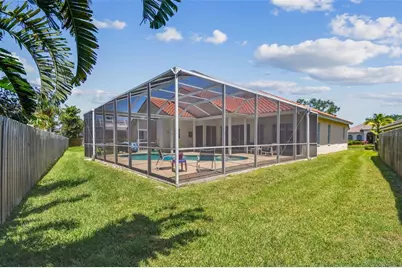 5001 Queen Palm Terrace NE, Saint Petersburg, FL 33703 - Photo 20