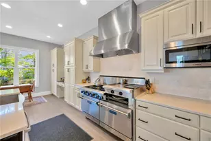 2802 Northpointe Ln, Tampa, FL 33611 - Photo 8