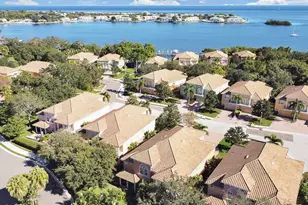 184 Banyan Bay Dr, Saint Petersburg, FL 33705 - Photo 1