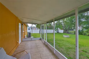 404 12th St SW, Ruskin, FL 33570 - Photo 32