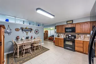 906 Hacienda Dr, Sun City Center, FL 33573 - Photo 6