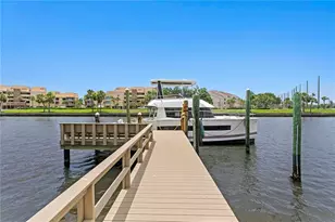 2773 Seabreeze Dr S, Gulfport, FL 33707 - Photo 1