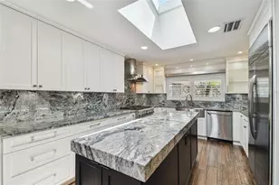 405 S Shore Crest Dr, Tampa, FL 33609 - Photo 8