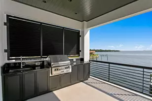 2087 Michigan Ave NE, Saint Petersburg, FL 33703 - Photo 16