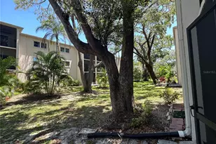 861 Maple Ct, Dunedin, FL 34698 - Photo 2