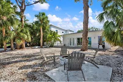 3800 Shore Acres Boulevard NE, Saint Petersburg, FL 33703 - Photo 14