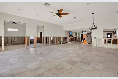 3800 Shore Acres Boulevard NE, Saint Petersburg, FL 33703 - Photo 16