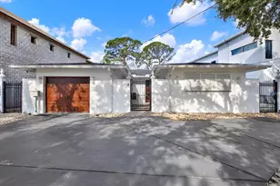 3800 Shore Acres Blvd NE, Saint Petersburg, FL 33703 - Photo 2