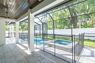 1172 Seville Ln NE, Saint Petersburg, FL 33704 - Photo 20