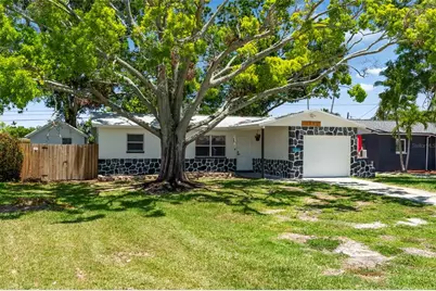 1851 Oklahoma Avenue NE, Saint Petersburg, FL 33703 - Photo 2