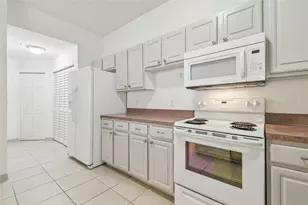 5052 Sunridge Palms Dr, Tampa, FL 33617 - Photo 14