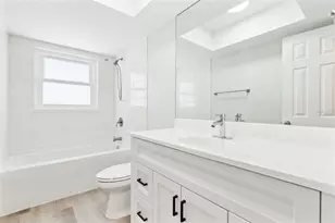 315 Dorchester Dr, Venice, FL 34293 - Photo 16