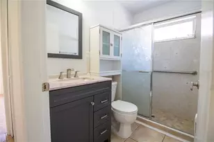 3201 Pine Top Dr, Valrico, FL 33594 - Photo 14