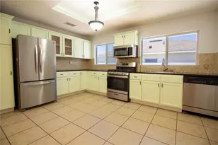 3201 Pine Top Dr, Valrico, FL 33594 - Photo 6