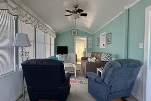 35248 Tiffani Ct, Zephyrhills, FL 33541 - Photo 4