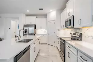 10381 Tupper Cay Dr, San Antonio, FL 33576 - Photo 8