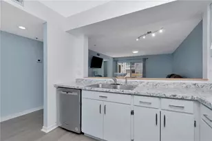 6817 Stonesthrow Cir N, Saint Petersburg, FL 33710 - Photo 6