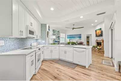 5102 White Pine Circle NE, Saint Petersburg, FL 33703 - Photo 10