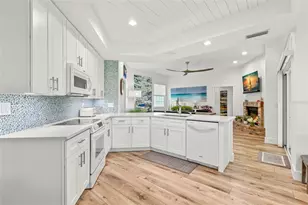 5102 White Pine Cir NE, Saint Petersburg, FL 33703 - Photo 10