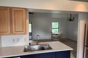 3538 65th Ave Cir E, Sarasota, FL 34243 - Photo 8