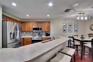2435 Edgewater Falls Dr, Brandon, FL 33511 - Photo 12