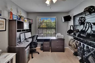 2435 Edgewater Falls Dr, Brandon, FL 33511 - Photo 32