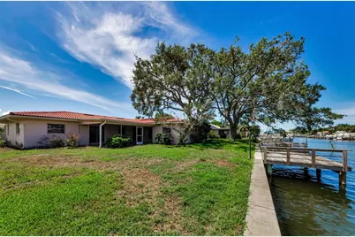 2053 Iowa Avenue NE, Saint Petersburg, FL 33703 - Photo 12