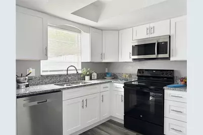 5229 Tennis Court Circle, Tampa, FL 33617 - Photo 8