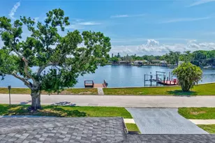 4321 Sunrise Dr S, Saint Petersburg, FL 33705 - Photo 2