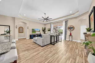 32624 Summerglade Dr, Wesley Chapel, FL 33545 - Photo 4