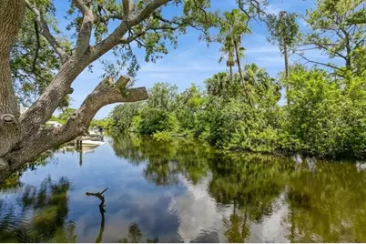 9107 Brunswick Lane, Tampa, FL 33615 - Photo 8