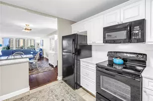 700 Beach Dr NE, Saint Petersburg, FL 33701 - Photo 10