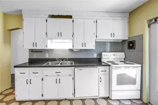 2415 York St N, Saint Petersburg, FL 33710 - Photo 12