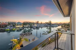 12400 Capri Cir N, Treasure Island, FL 33706 - Photo 18