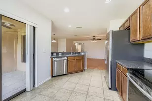 2453 Edgewater Falls Dr, Brandon, FL 33511 - Photo 12