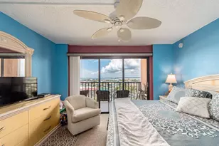 51 Island Way, Clearwater Beach, FL 33767 - Photo 18