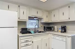 5806 Portsmouth Dr, Tampa, FL 33615 - Photo 12