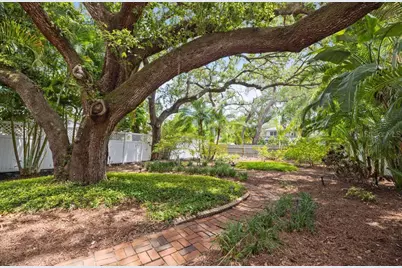 2709 W Bay Avenue, Tampa, FL 33611 - Photo 40