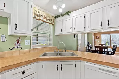 36435 Bonney Drive, Zephyrhills, FL 33541 - Photo 16