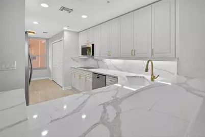5430 Eagles Point Circle #202, Sarasota, FL 34231 - Photo 8