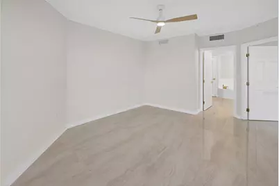 5430 Eagles Point Circle #202, Sarasota, FL 34231 - Photo 38