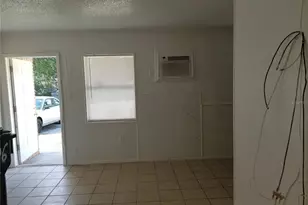 1306 E 137th Ave, Tampa, FL 33613 - Photo 4