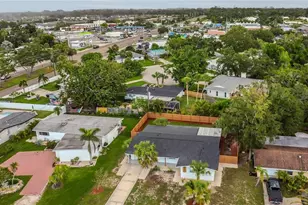 2837 Woodcrest Dr, Sarasota, FL 34239 - Photo 36